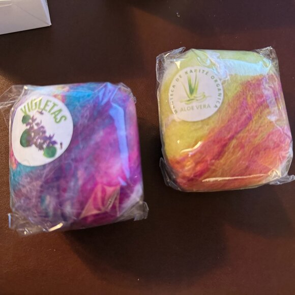 3 Organic soaps wrapped in multi-colored wool violet, aloe vera, lavender  NEW - Picture 5 of 5